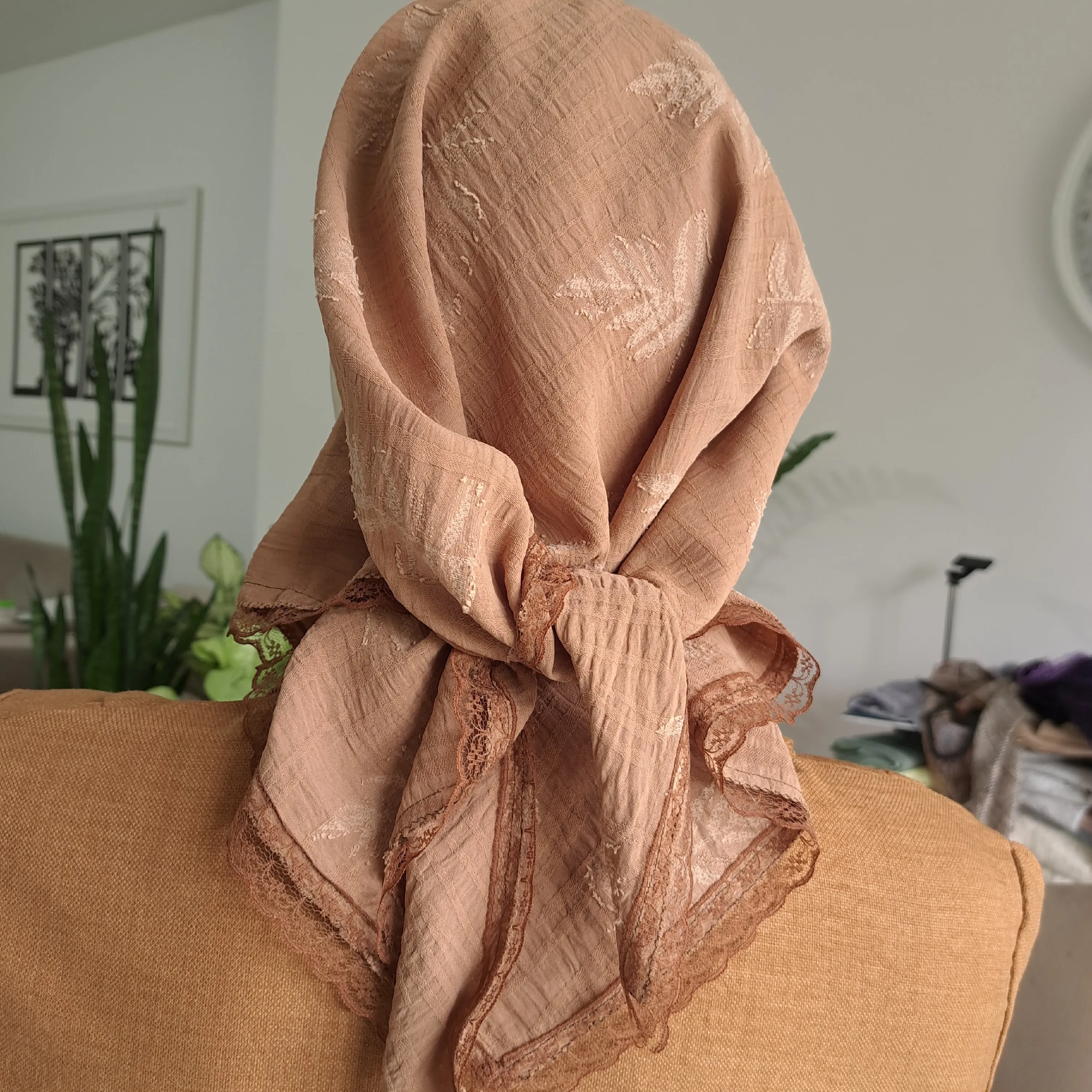 مینی اسکارف سه گوش نخی طرح کاج رنگبندی متنوع ابعاد 120 در 80