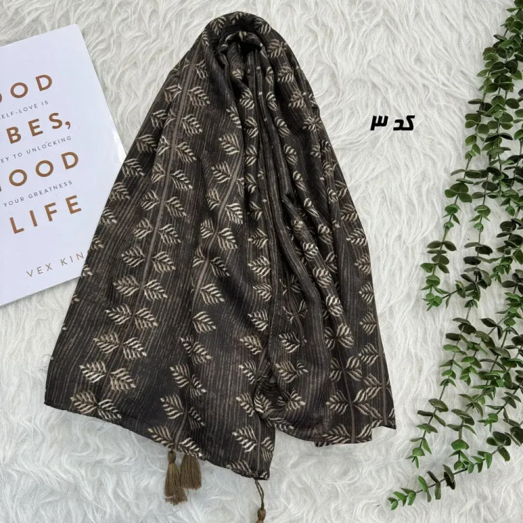 شال نخی زنانه قهوهای قواره بزرگ ضد چروک و بدون لغزش از روی سر ابعاد 190 در 65 سانتیمتر