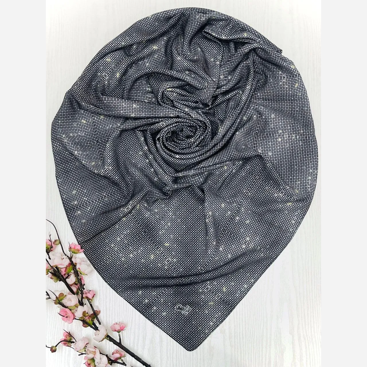 روسری نخ کاستوم طرح نگینی سایز 140 مجلسی و روزمره